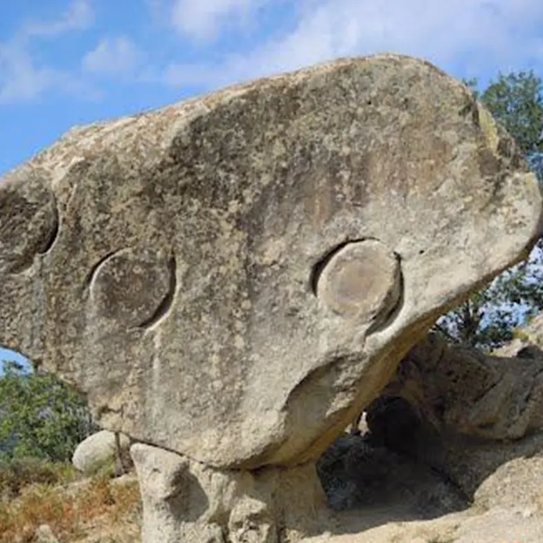 MITI E MISTERI METROPOLITANI | Roghudi, la Rocca del drago e le caldaie del latte