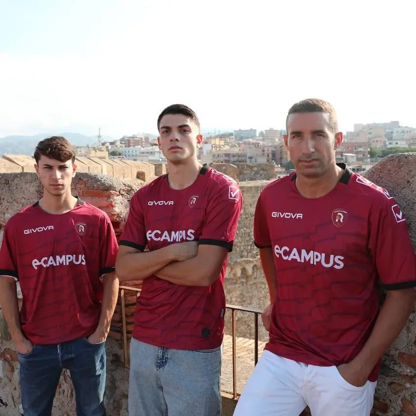 Reggina, ecco le maglie della stagione 2023/24