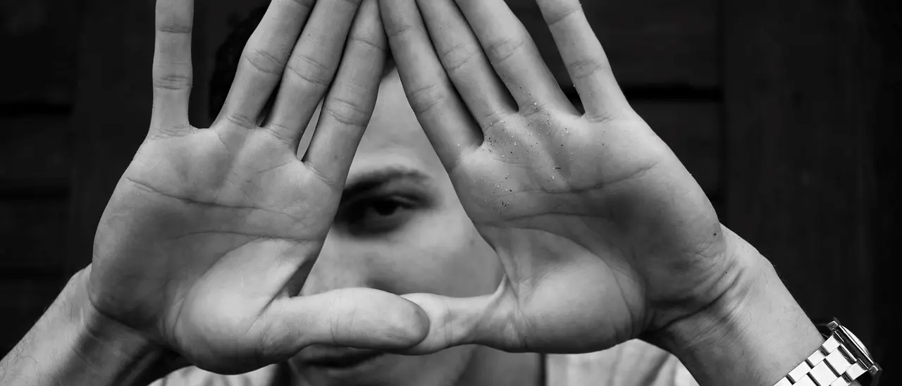 Violenza sessuale a un uomo: primo caso a Reggio e non c’è un Codice Rosso che lo tuteli