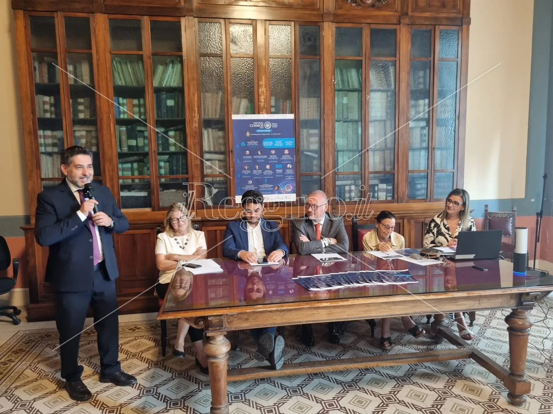 Reggio, luci accese sulla divulgazione scientifica coi ragazzi del “Festival Cosmos”