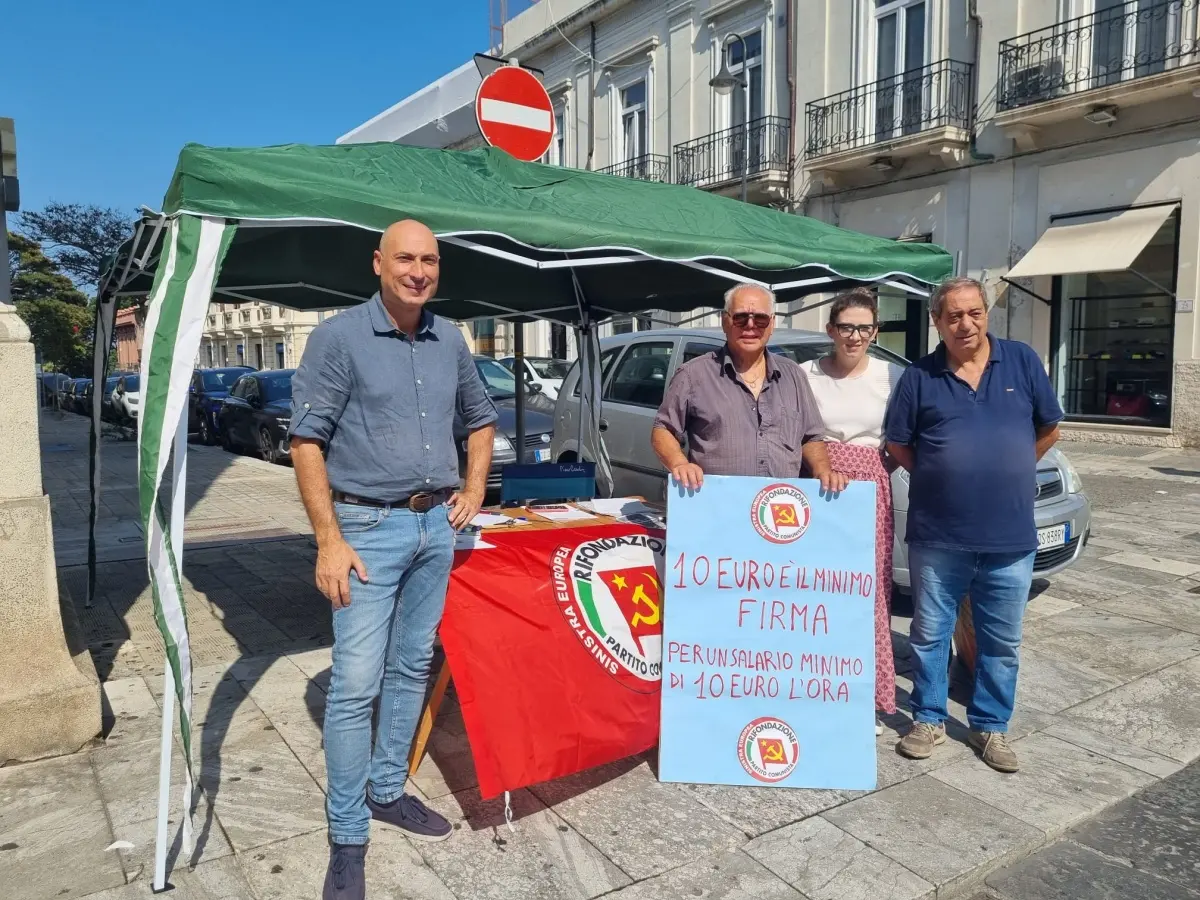 Reggio, raccolta firme per il salario minimo