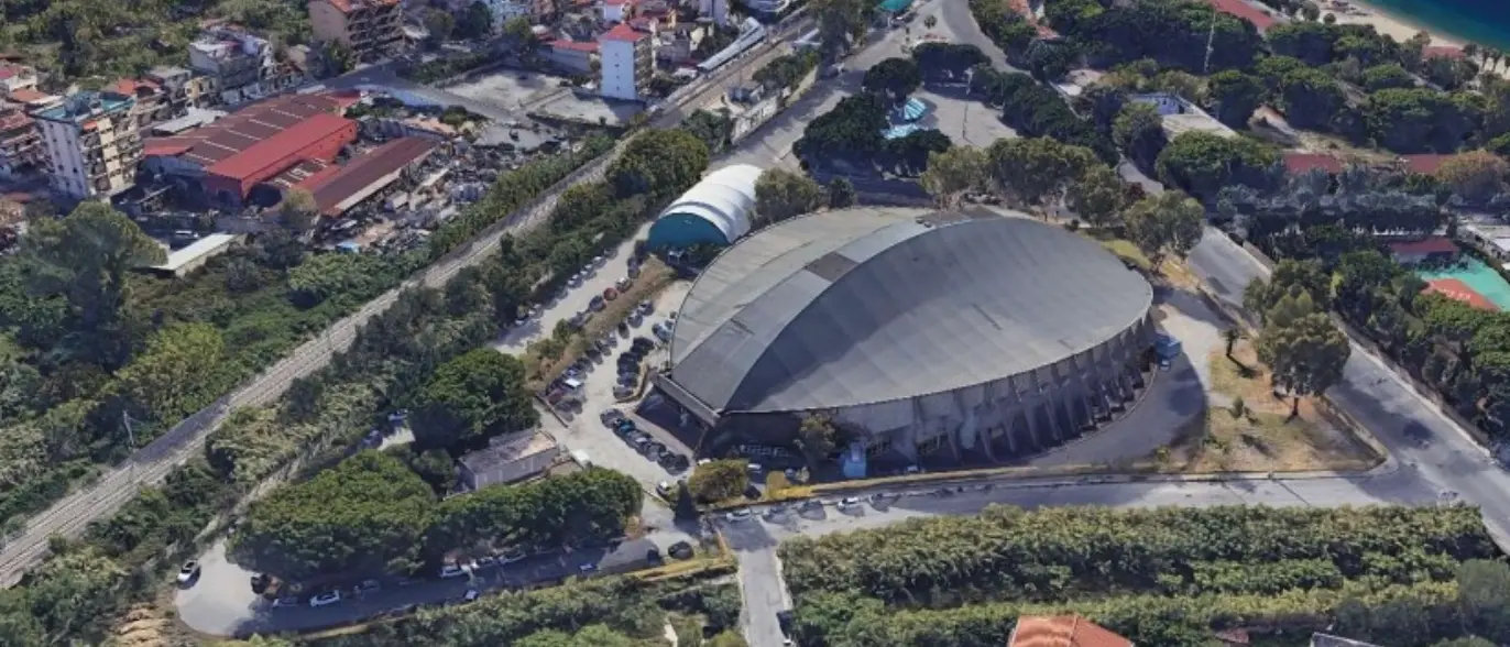 Impianti sportivi a Reggio, oltre 2 milioni per il Palapentimele ma restano i problemi di sempre