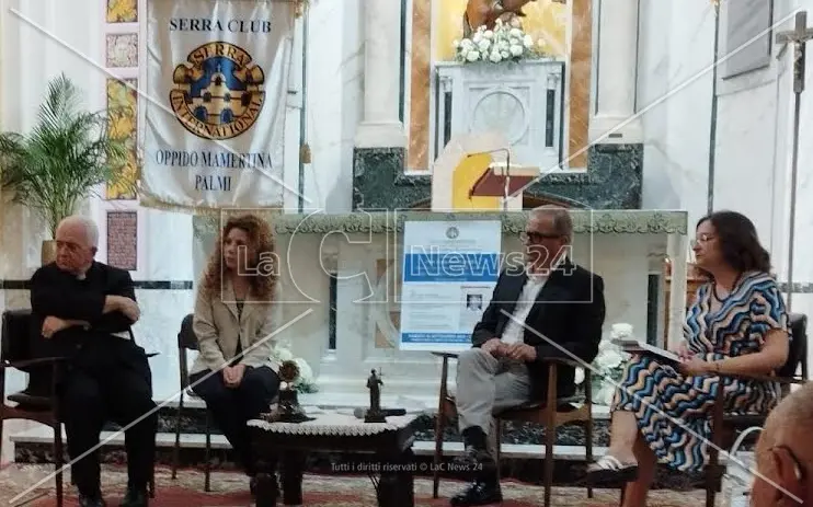 Un libro di Mimmo Petullà racconta i 50 anni di sacerdozio di Don Laruffa