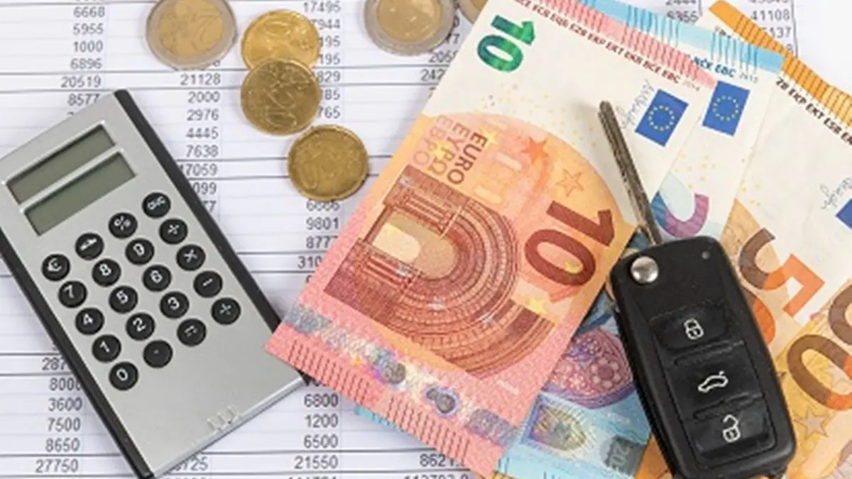 Financial statement with coins and banknotes. Finance and car key, saving money for a car or material design concepts. , Pixavril - stock.adobe.com