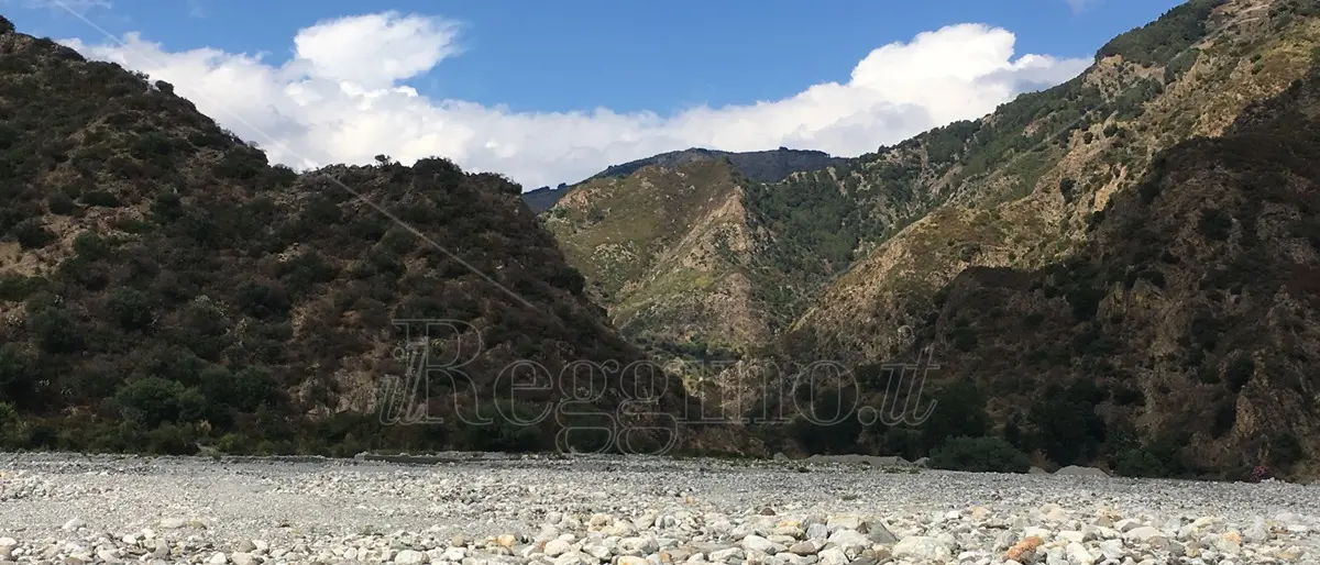 Emergenza idrica, l'acqua dell'Amendolea allevia la crisi anche a Palizzi, ma la Calabria resta in bilico tra siccità e alluvioni