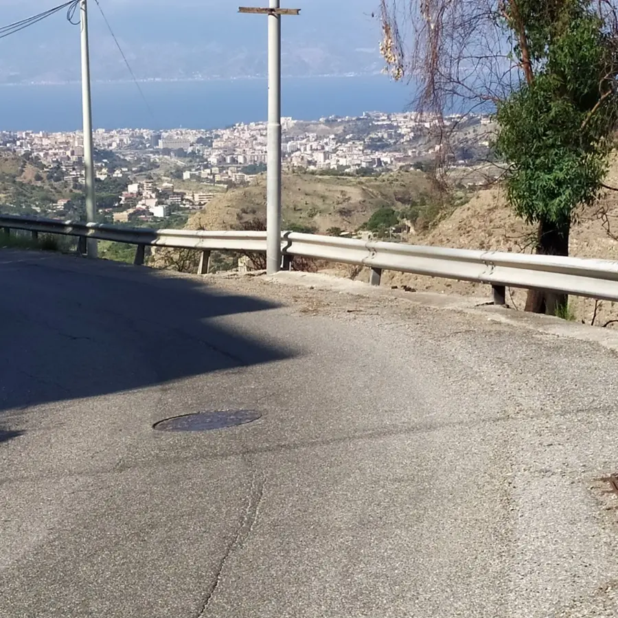 Reggio, comitato di Mosorrofa: «La strada di collegamento con la città con guardrail inesistenti o vecchi» - FOTO