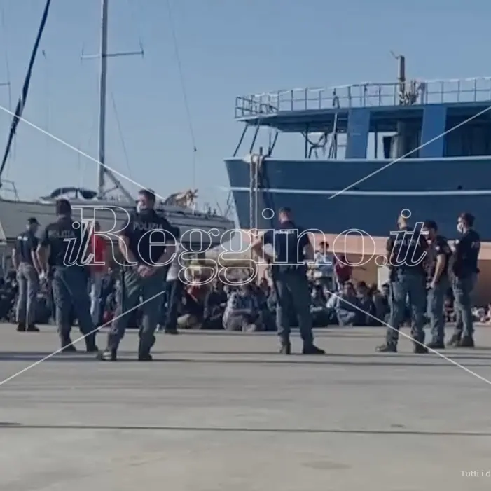 Locride, quarto sbarco di migranti in tre giorni: salvate a Roccella 57 persone