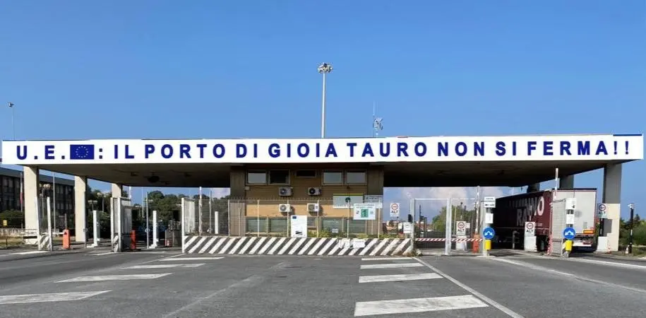 Porto di Gioia Tauro, i sindaci convocano un consiglio comunale aperto per difenderlo