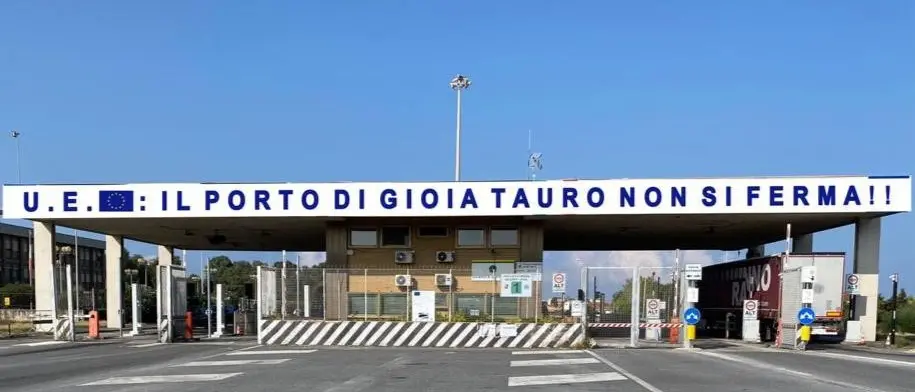 Porto di Gioia Tauro, i sindaci convocano un consiglio comunale aperto per difenderlo