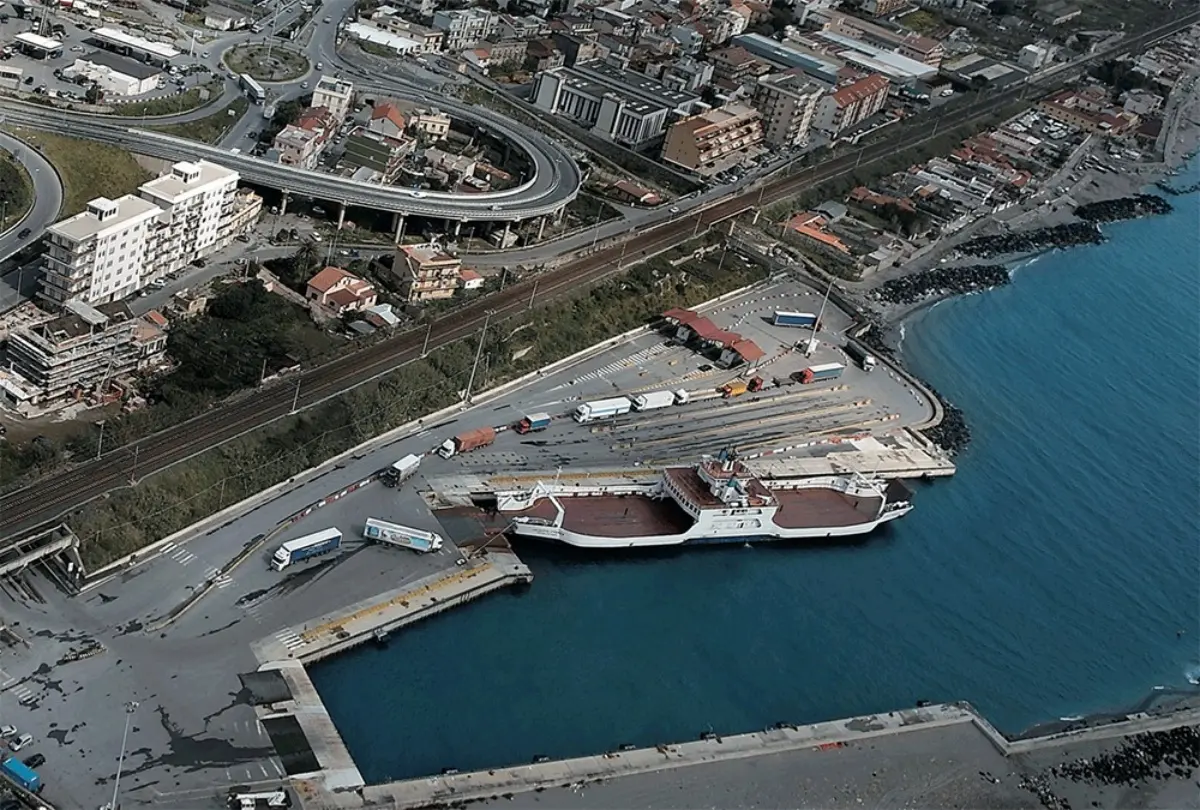 Trasporti sullo Stretto, trovato l'accordo per i lavoratori del porto Tremestieri