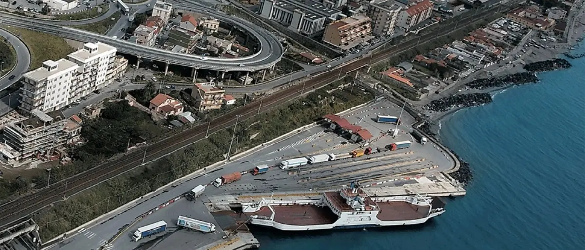 Trasporti sullo Stretto, trovato l'accordo per i lavoratori del porto Tremestieri