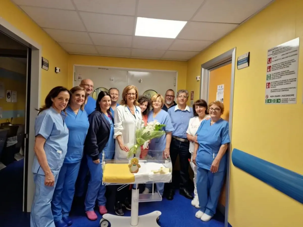 Gom di Reggio, l'associazione Rhegion 1101 dona una culla ospedaliera