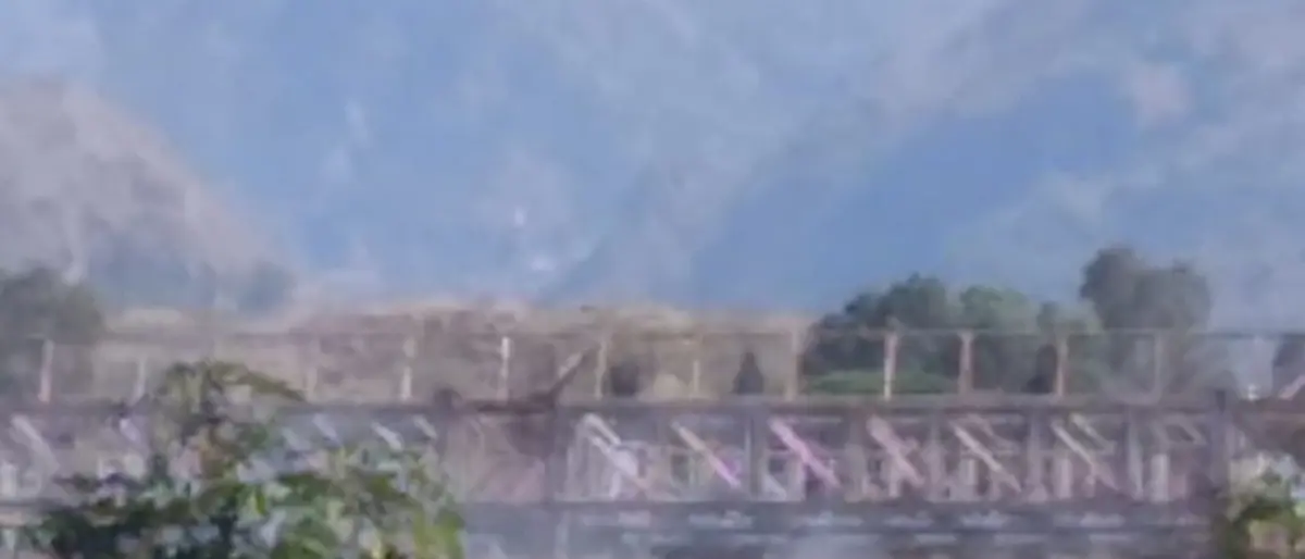 A Reggio Mortara brucia e i \"palazzi\" tacciono. I residenti: «Ormai respiriamo fumo» - VIDEO