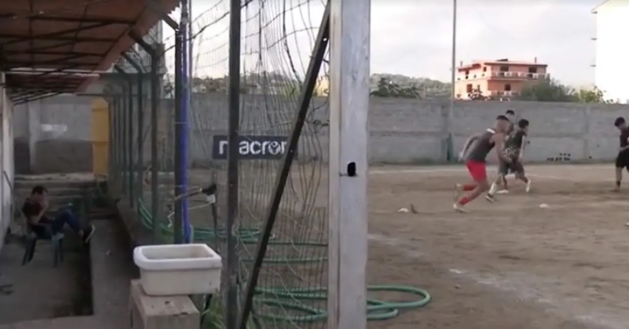 Bovalino, lo stadio comunale nel degrado in attesa della riqualificazione