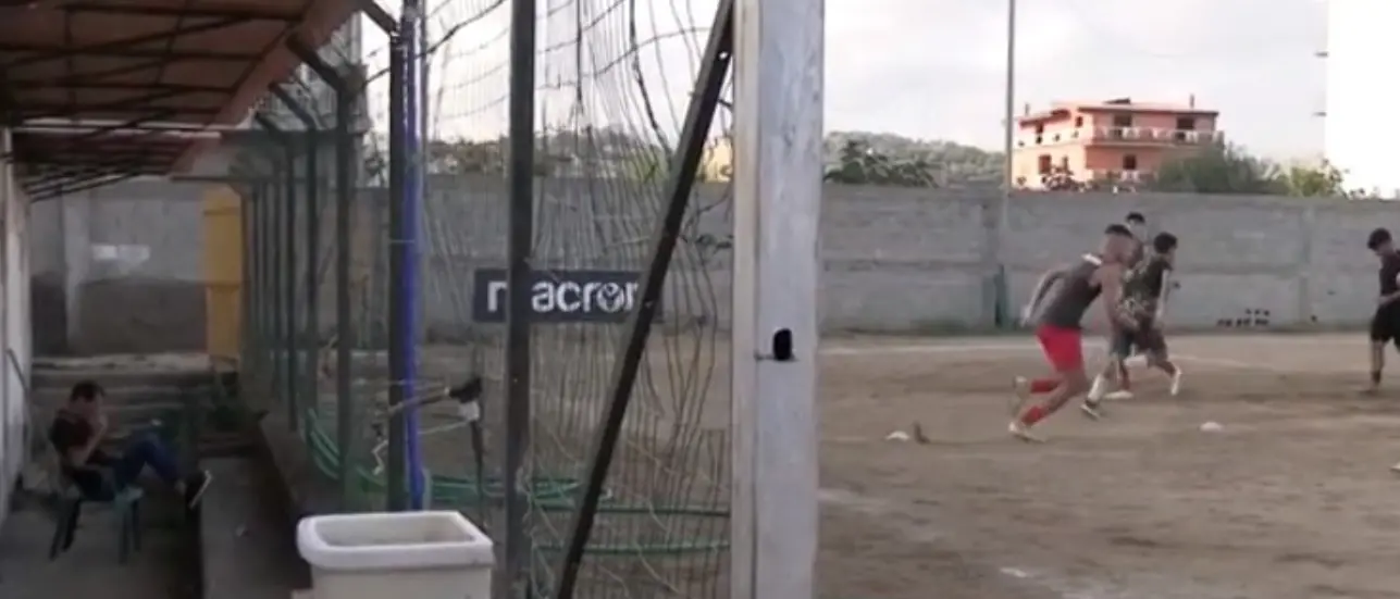 Bovalino, lo stadio comunale nel degrado in attesa della riqualificazione