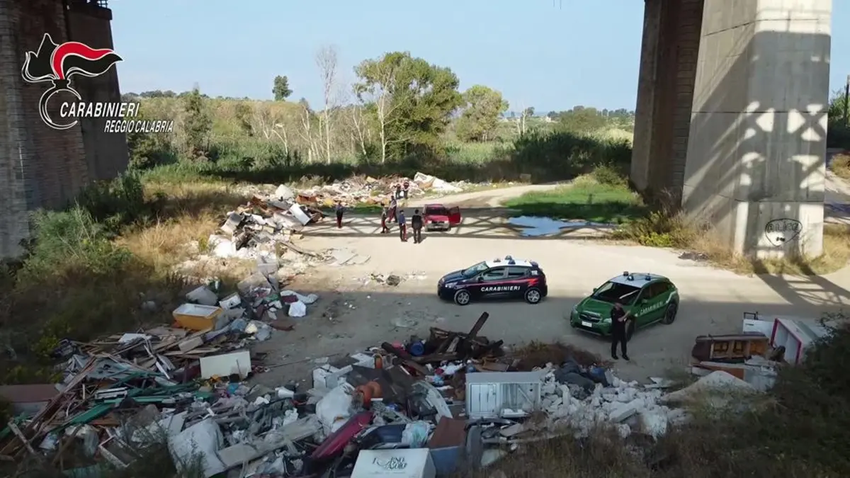 Gioia Tauro, sequestrate due discariche abusive inquinanti - VIDEO