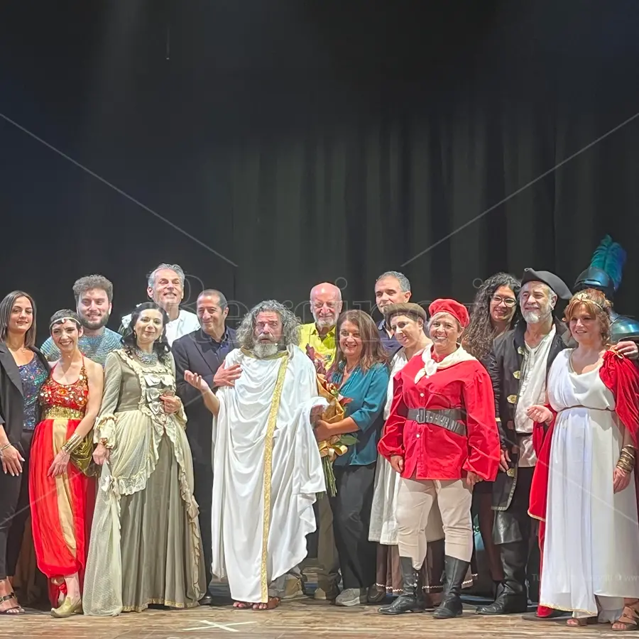 \"Dieci storie reggine\" per riscoprire l'orgoglio di un'identità millenaria, buona la prima di Gigi Miseferi al Metropolitano - VIDEO