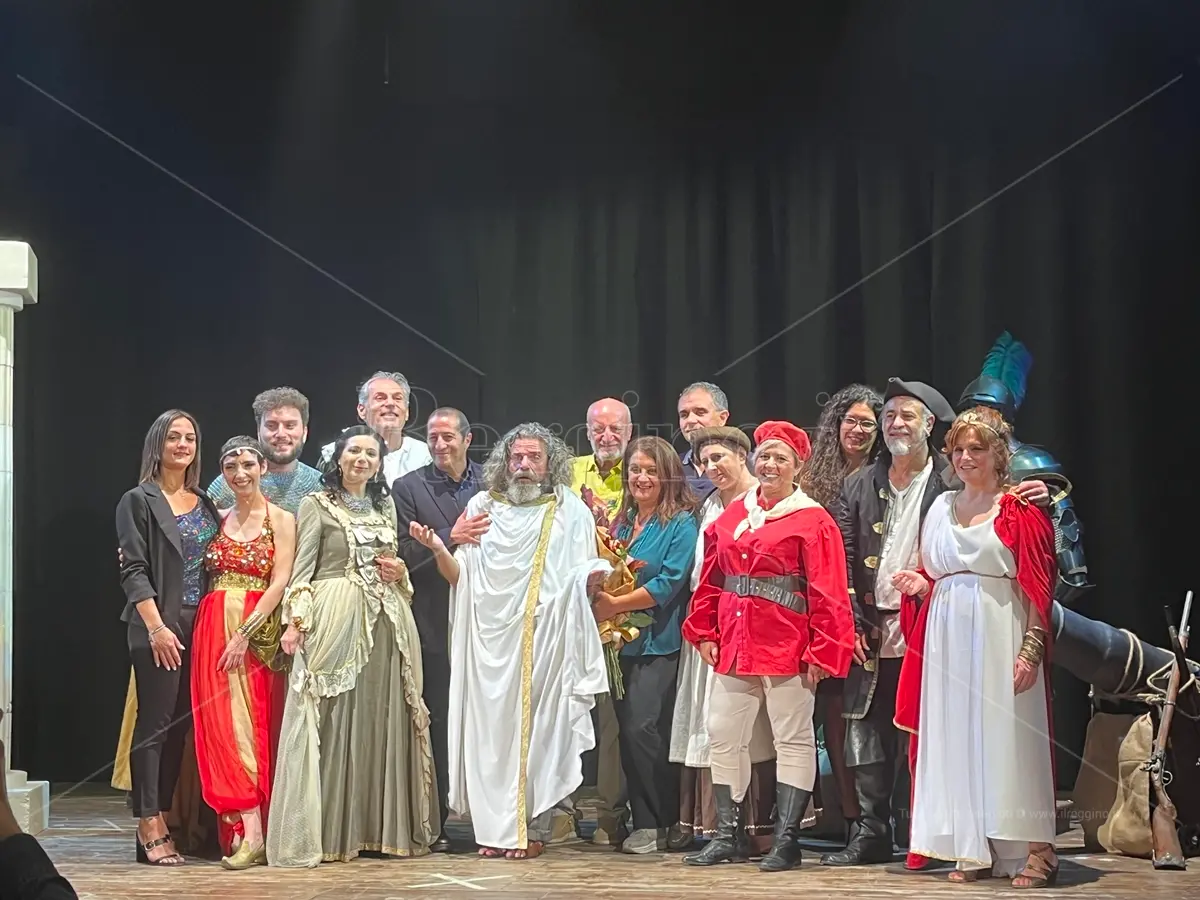 \"Dieci storie reggine\" per riscoprire l'orgoglio di un'identità millenaria, buona la prima di Gigi Miseferi al Metropolitano - VIDEO