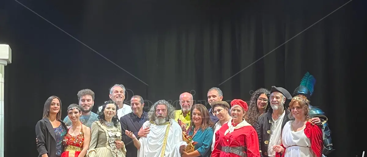 \"Dieci storie reggine\" per riscoprire l'orgoglio di un'identità millenaria, buona la prima di Gigi Miseferi al Metropolitano - VIDEO