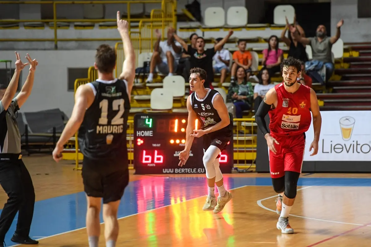 Basket, la Viola chiude la prima fase con una sconfitta. Riscatto per Catanzaro e Rende