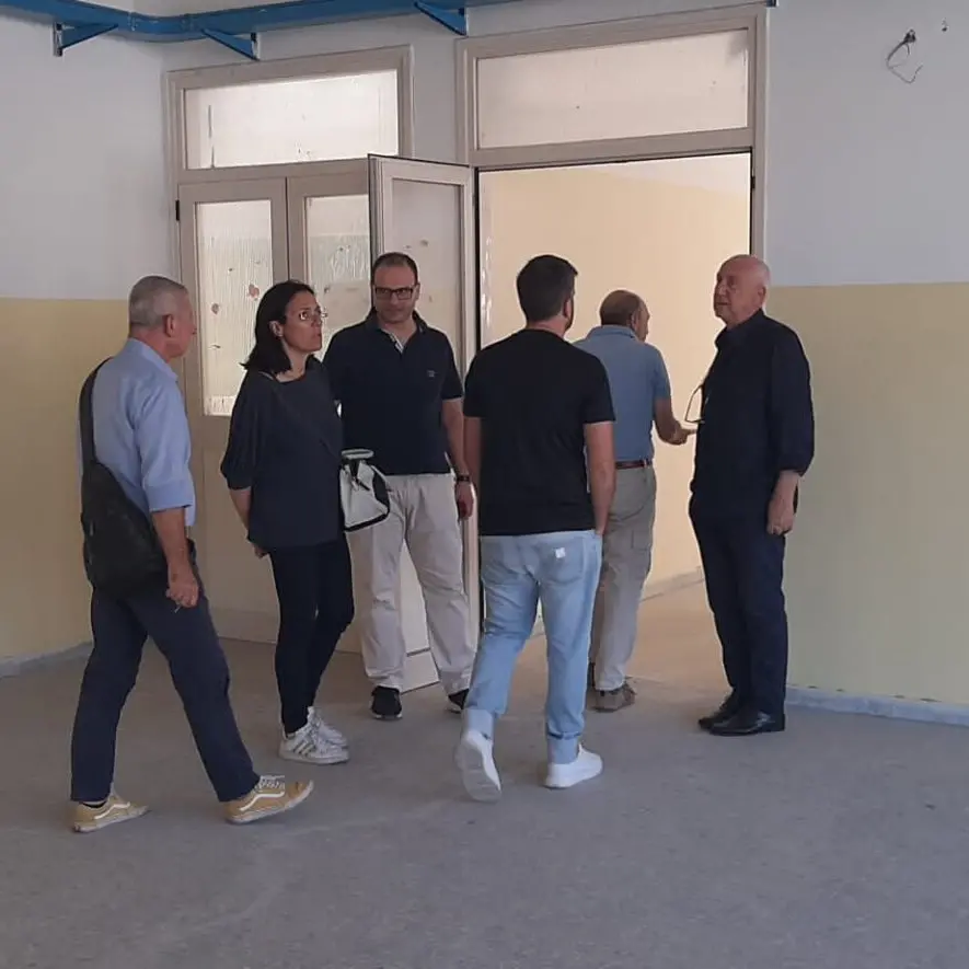 Villa San Giovanni, scuola elementare di Pezzo: sopralluogo del sindaco