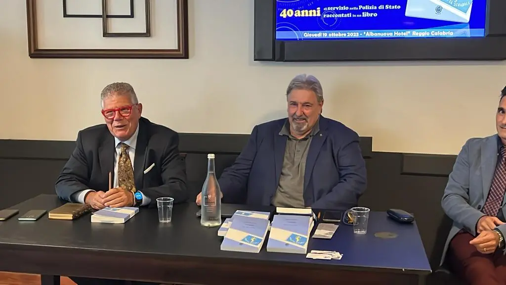 Reggio, il commissario De Marchi presenta \"Comandi\": un'opera che racchiude 40 anni di servizio