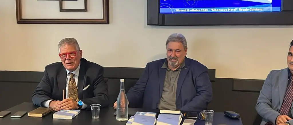 Reggio, il commissario De Marchi presenta \"Comandi\": un'opera che racchiude 40 anni di servizio