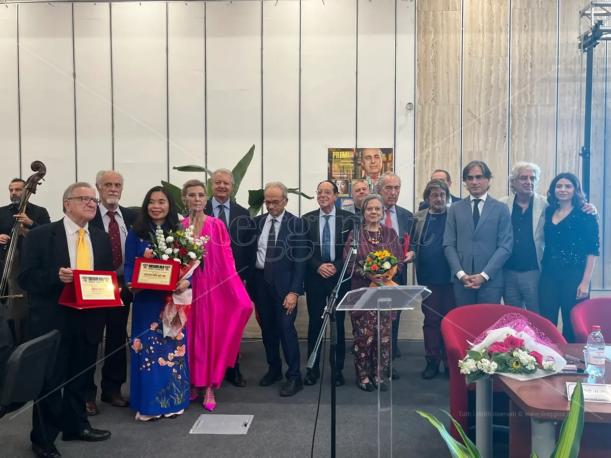 Reggio, risuonano poesia e parole di pace in tempo di guerra con i premi Rhegium Julii - VIDEO