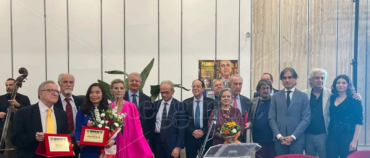 Reggio, risuonano poesia e parole di pace in tempo di guerra con i premi Rhegium Julii - VIDEO