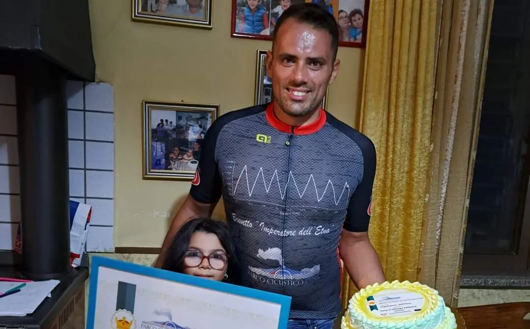Ciclista reggino pedala per 24h e consegue il brevetto \"Imperatore dell'Etna\"