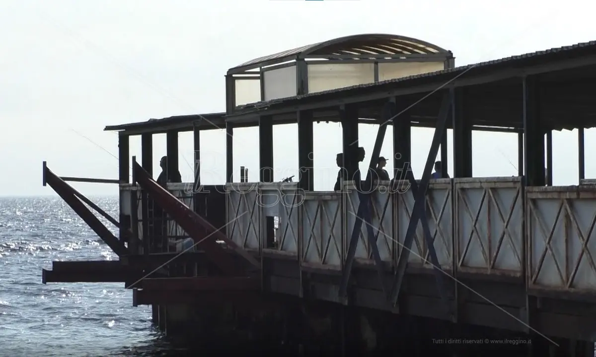 Aeroporto Reggio, a San Gregorio il miraggio dell’intermodalità e un pontile che nessuno vuole più - FOTO