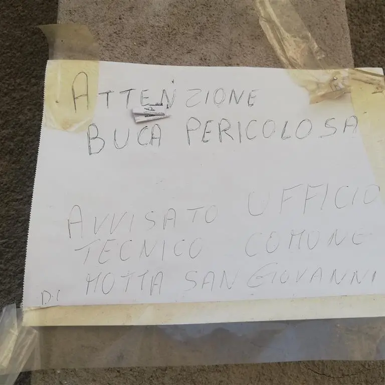 Lazzaro, Ancadic e il Comitato Torrente Oliveto chiedono la rimozione dell’insidia stradale in via San Nilo