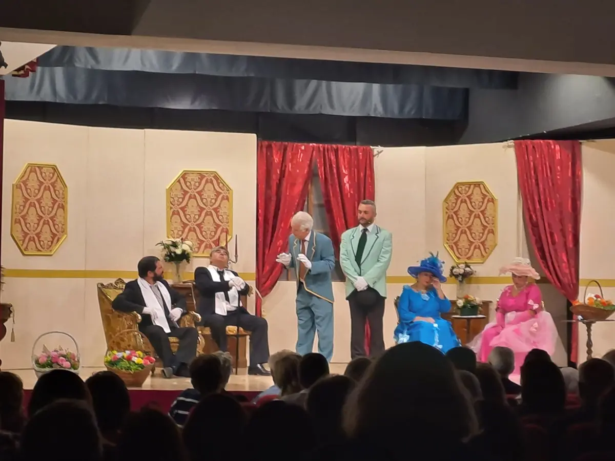 Reggio, al Blue Sky il primo premio \"Il teatro di Mimmo e Angela\": in scena \"Miseria e nobiltà\"