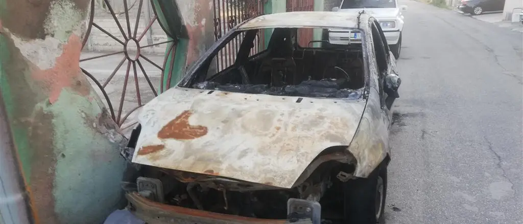 Melito Porto Salvo, Ancadic chiede la rimozione della carcassa di un'autovettura incendiata