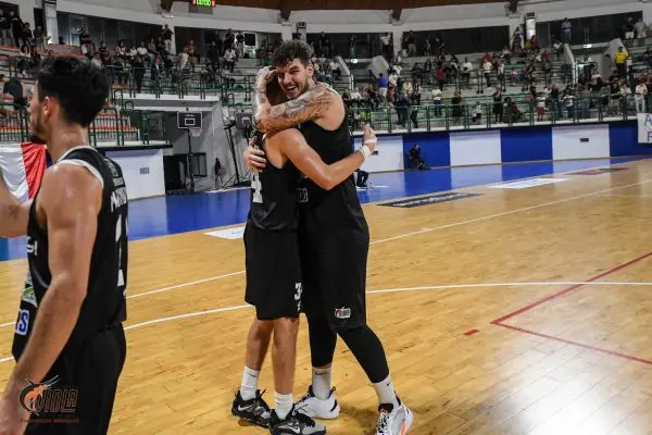 Viola, Binelli: «Il Palasport deve diventare un fortino e non dobbiamo più perdere in casa»