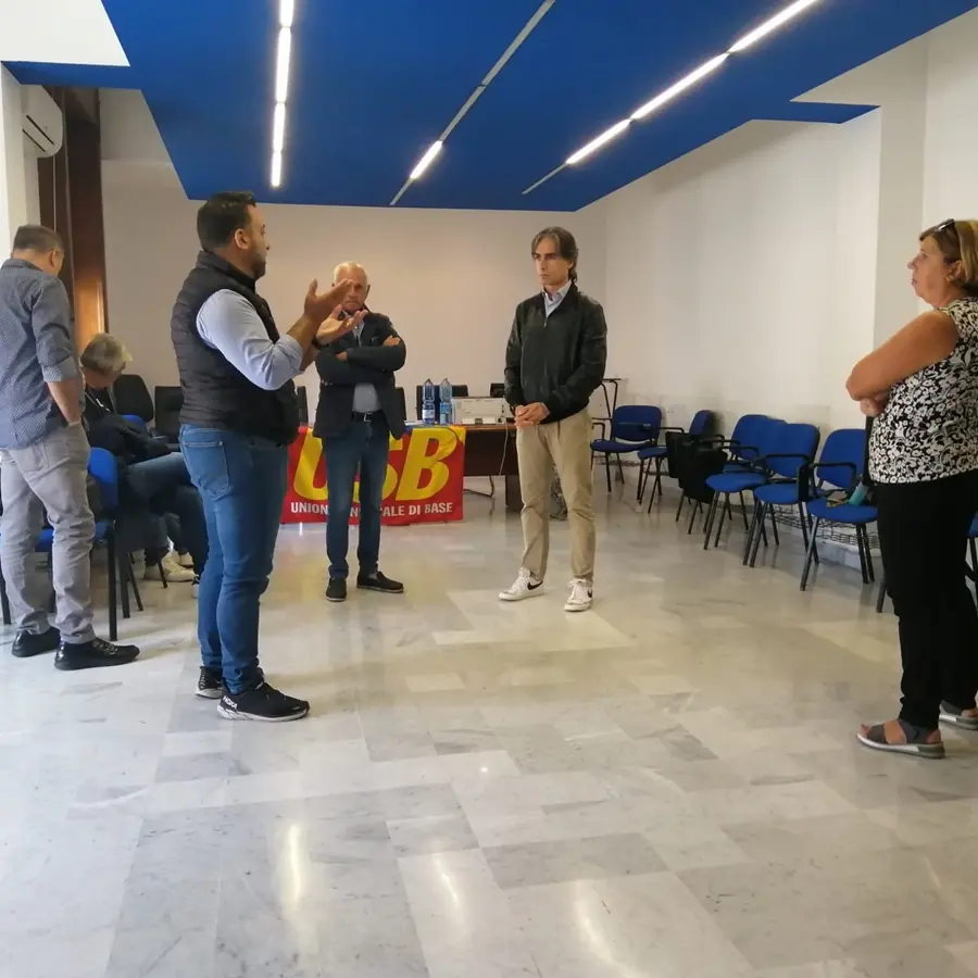Reggio, emergenza psichiatria: i lavoratori che occupano l'Asp interpellano Occhiuto