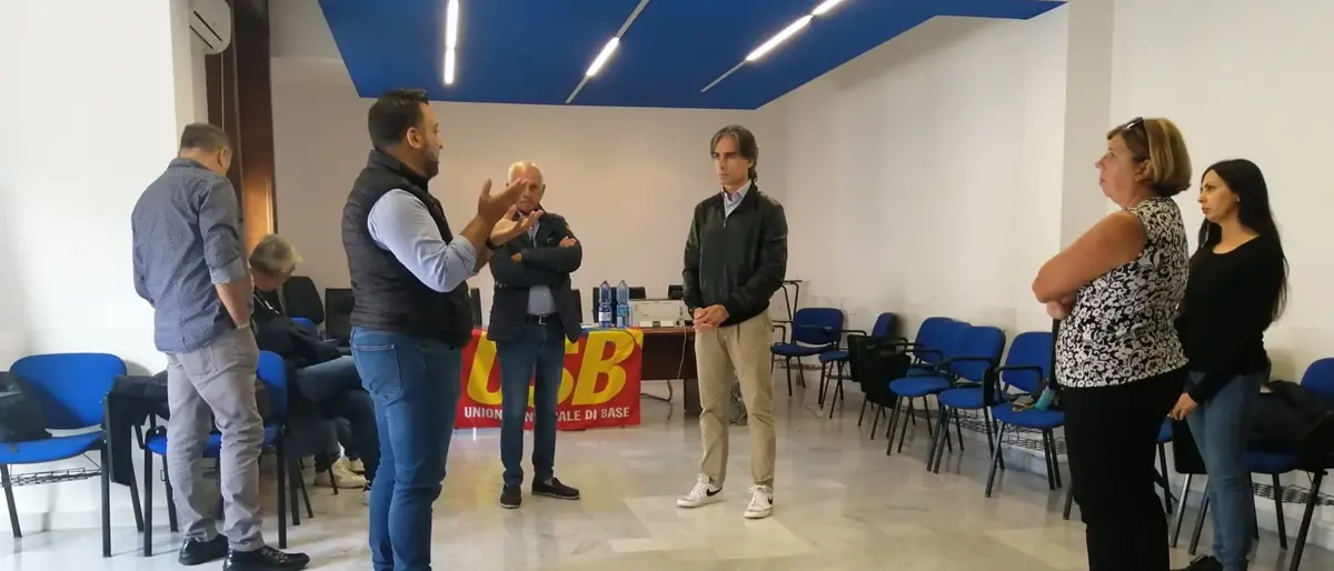 Reggio, emergenza psichiatria: i lavoratori che occupano l'Asp interpellano Occhiuto