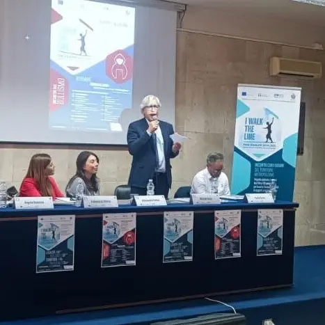 Reggio, lotta al bullismo e cyberbullismo: \"I walk the line\" colora il \"Preti-Frangipane\"