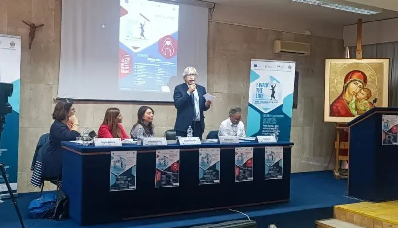 Reggio, lotta al bullismo e cyberbullismo: \"I walk the line\" colora il \"Preti-Frangipane\"