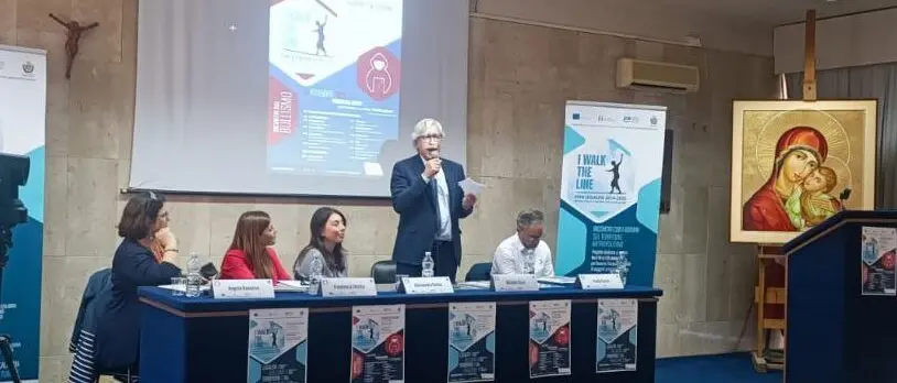 Reggio, lotta al bullismo e cyberbullismo: \"I walk the line\" colora il \"Preti-Frangipane\"