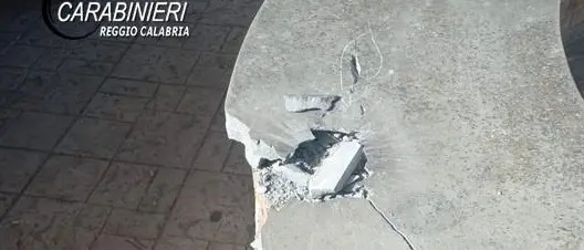 Galatro, tre minori deferiti per danneggiamento di una panchina comunale tramite un petardo
