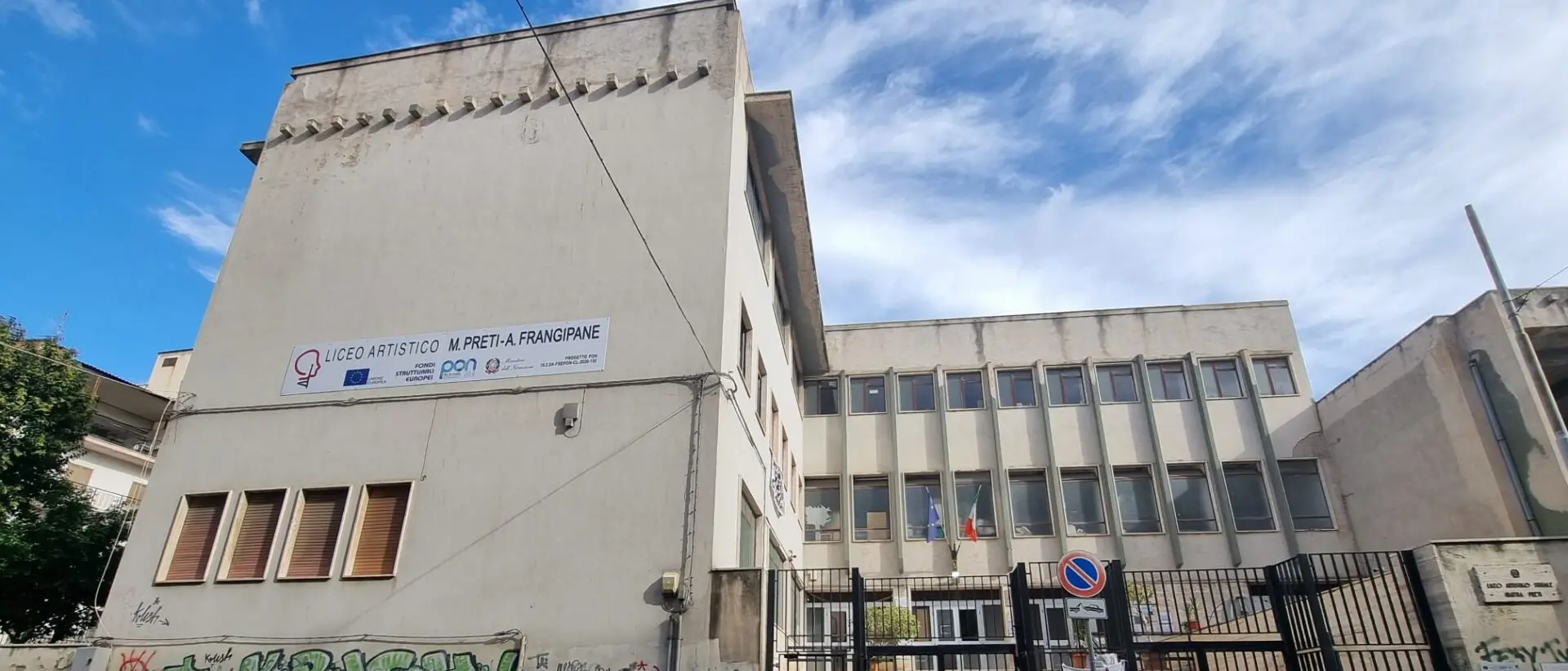 Reggio, quando i rifiuti diventano arte ecosostenibile, il festival al Liceo \"Preti - Frangipane\" - FOTO