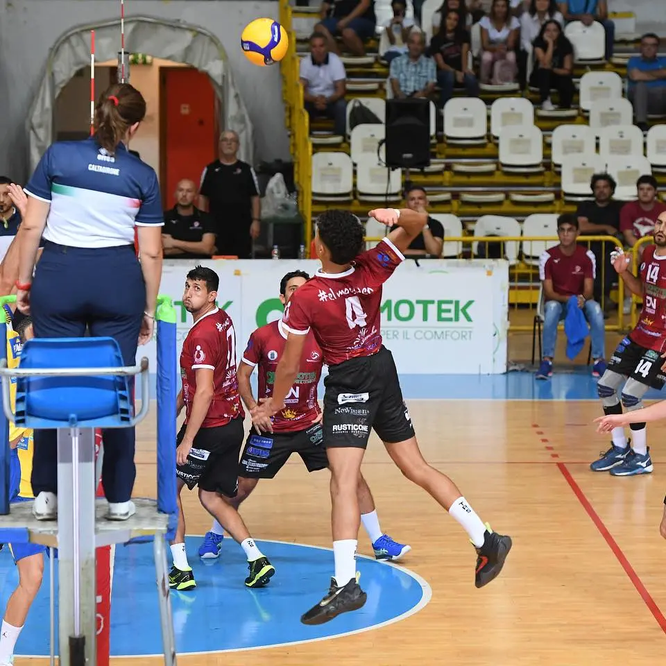 Si riaccendono le luci del PalaCalafiore: sabato è Domotek Volley Reggio Calabria