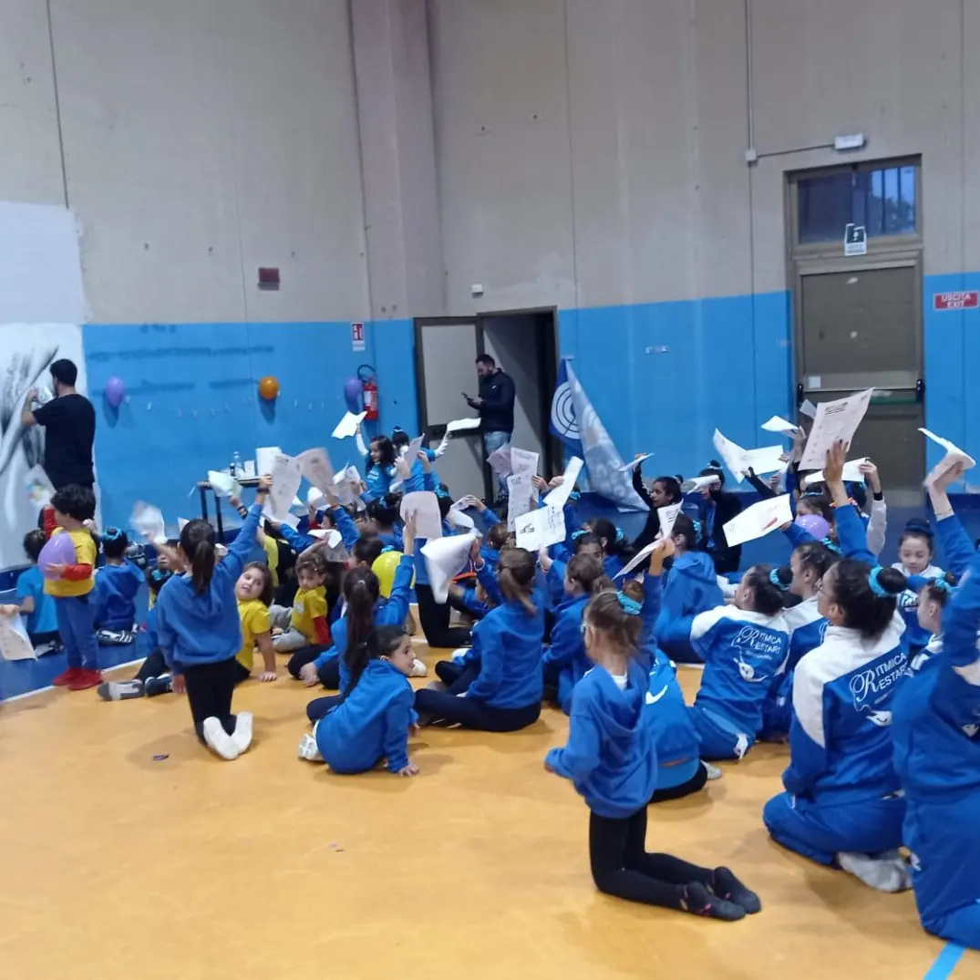 Il palazzetto dello sport di Pellaro si è trasformato in un cantiere di creatività, gioco e partecipazione