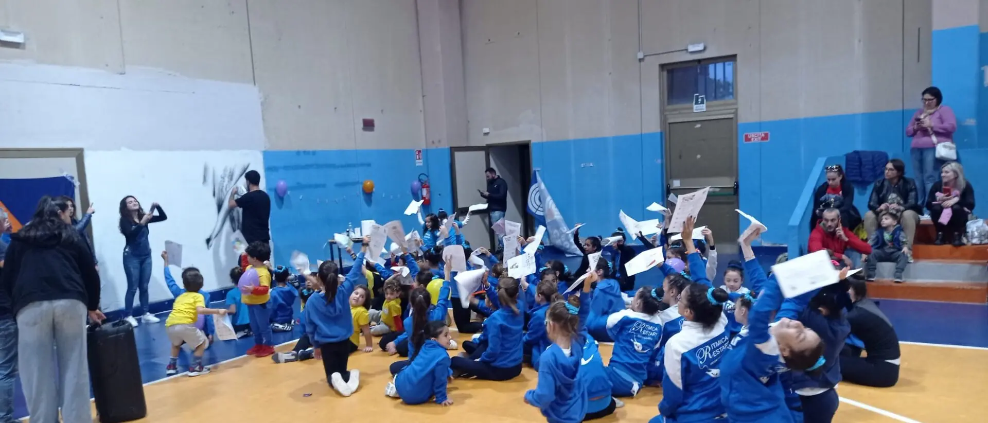 Il palazzetto dello sport di Pellaro si è trasformato in un cantiere di creatività, gioco e partecipazione