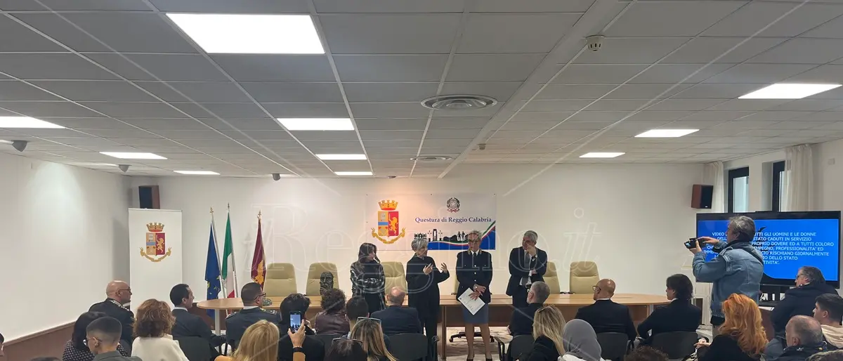 Reggio, la questura inaugura il Percorso della memoria e la stanza di ascolto delle donne vittime di violenza - FOTO
