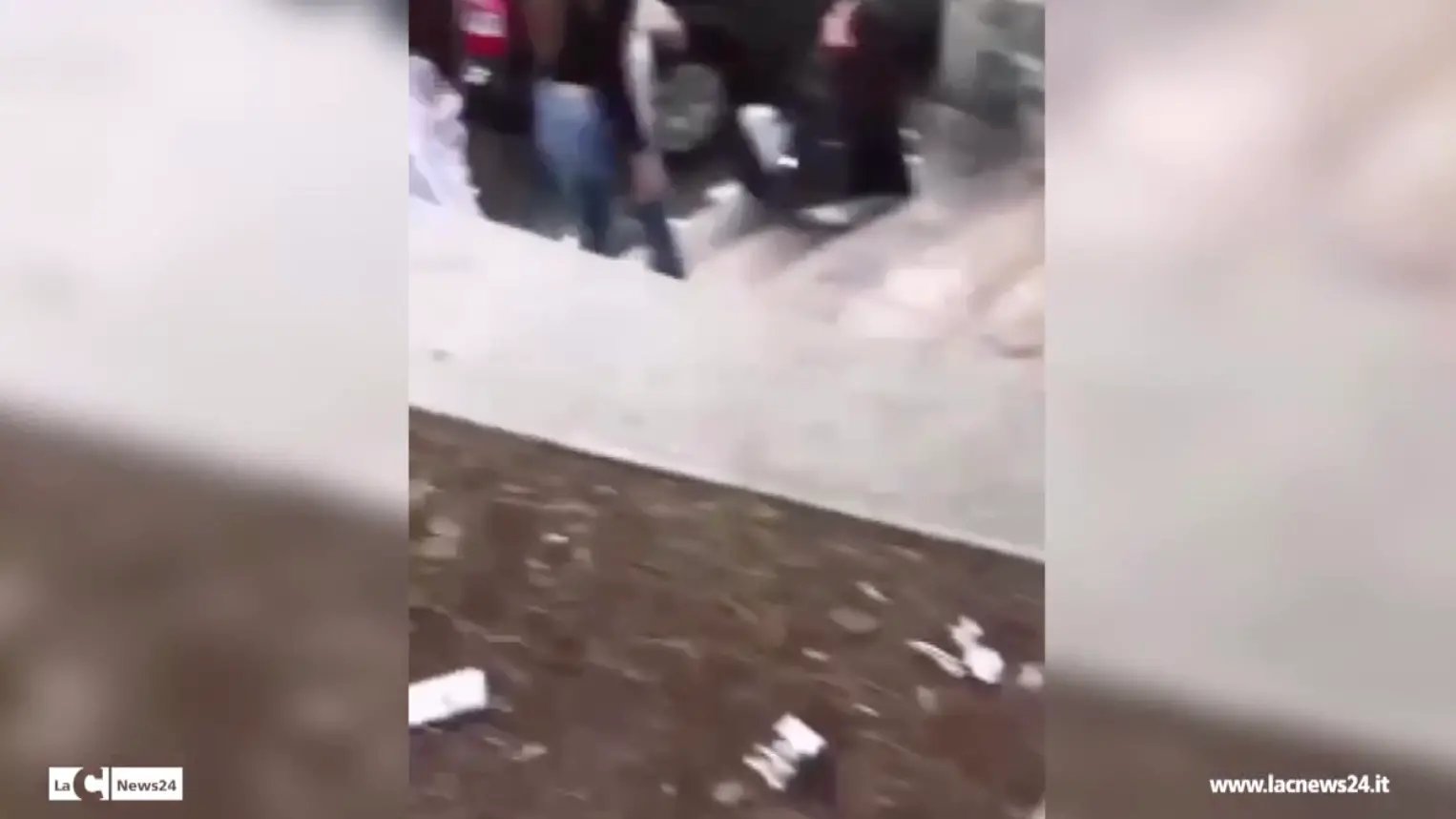 Calabria, picchiano una coetanea in attesa della marcia contro la violenza sulle donne