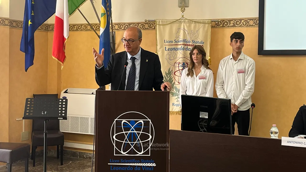 <p>Il ministro Valditara&nbsp;in visita al liceo Leonardo Da Vinci di Reggio</p>\\n