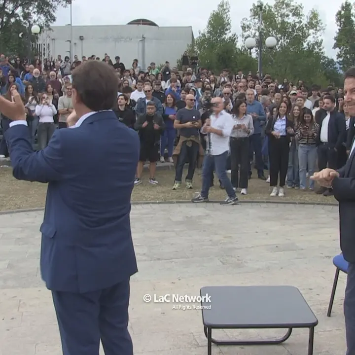 Giuseppe Conte all’Unical: «La circolare\u00A0top secret alle scuole cosentine\u00A0sulla Palestina? Episodio grave, hanno paura dei giovani»