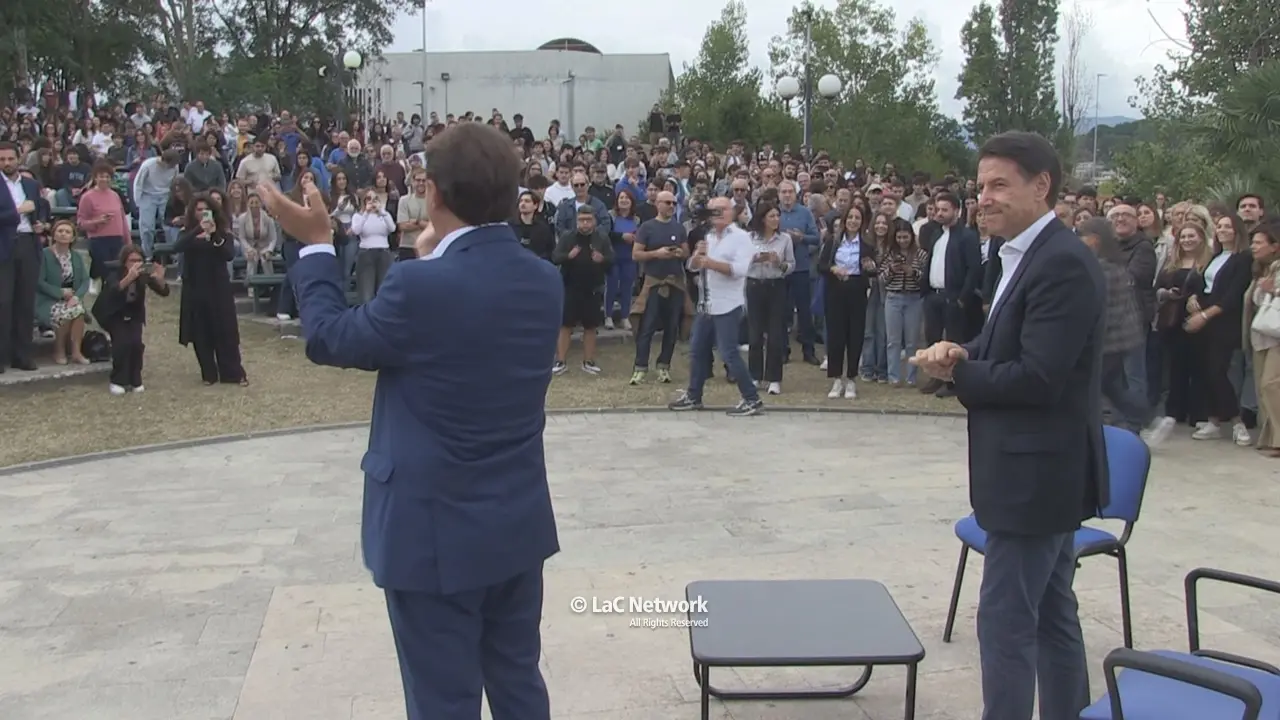 Giuseppe Conte all’Unical: «La circolare\u00A0top secret alle scuole cosentine\u00A0sulla Palestina? Episodio grave, hanno paura dei giovani»